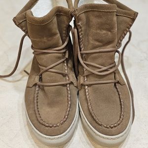 Cougar Fabiola Suede Moccasin Bootie Size 7